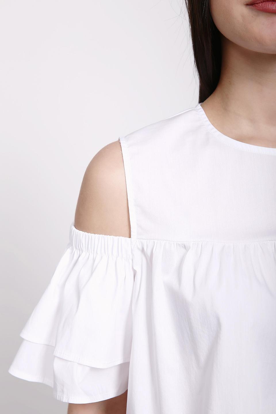 Блуза Oui белая с открытыми плечами и воланами