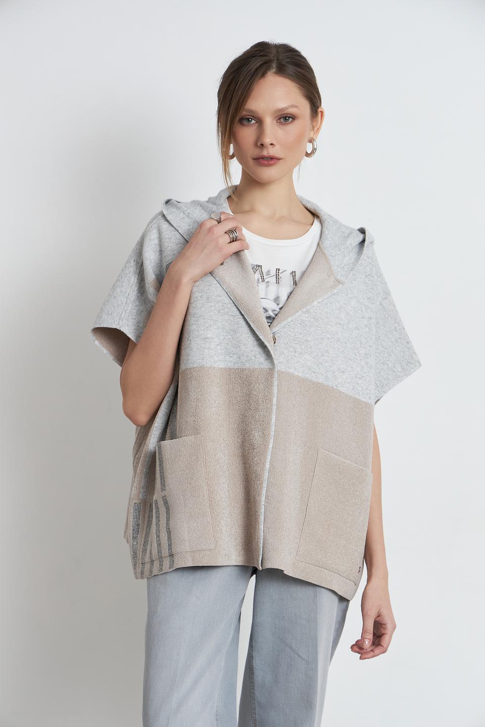 Жилет Monari с капюшоном бежево-серый