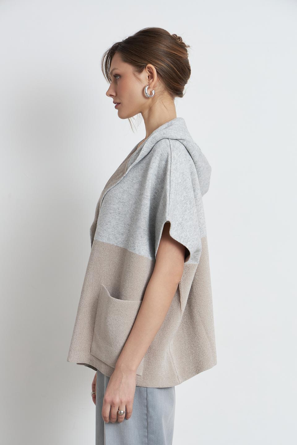 Жилет Monari с капюшоном бежево-серый