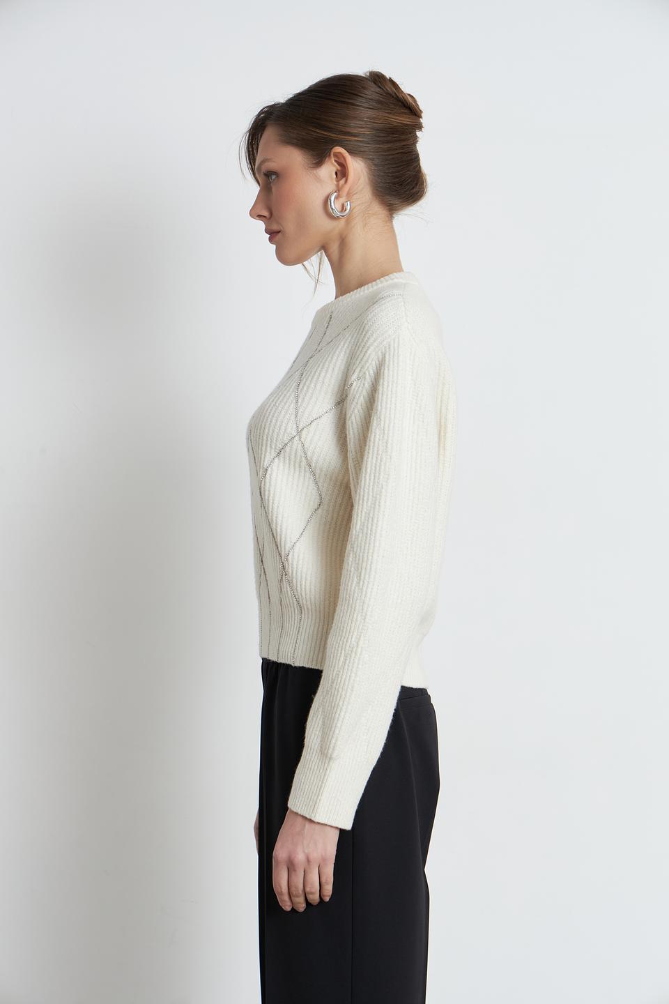 Пуловер Oui с ромбами кремовый