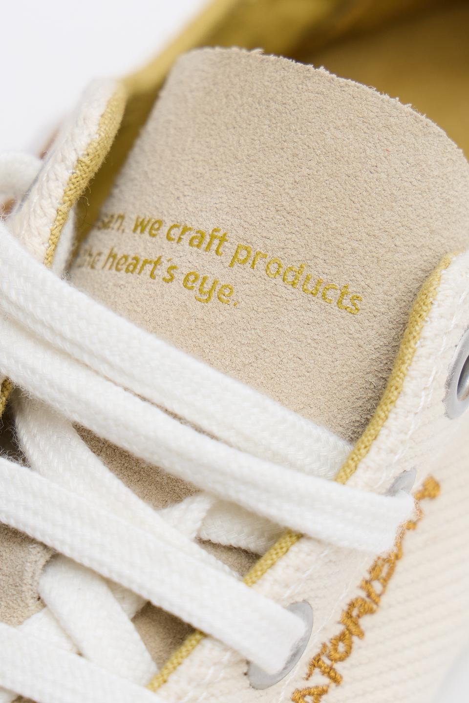 Сникерсы Satorisan с глазом бежевые