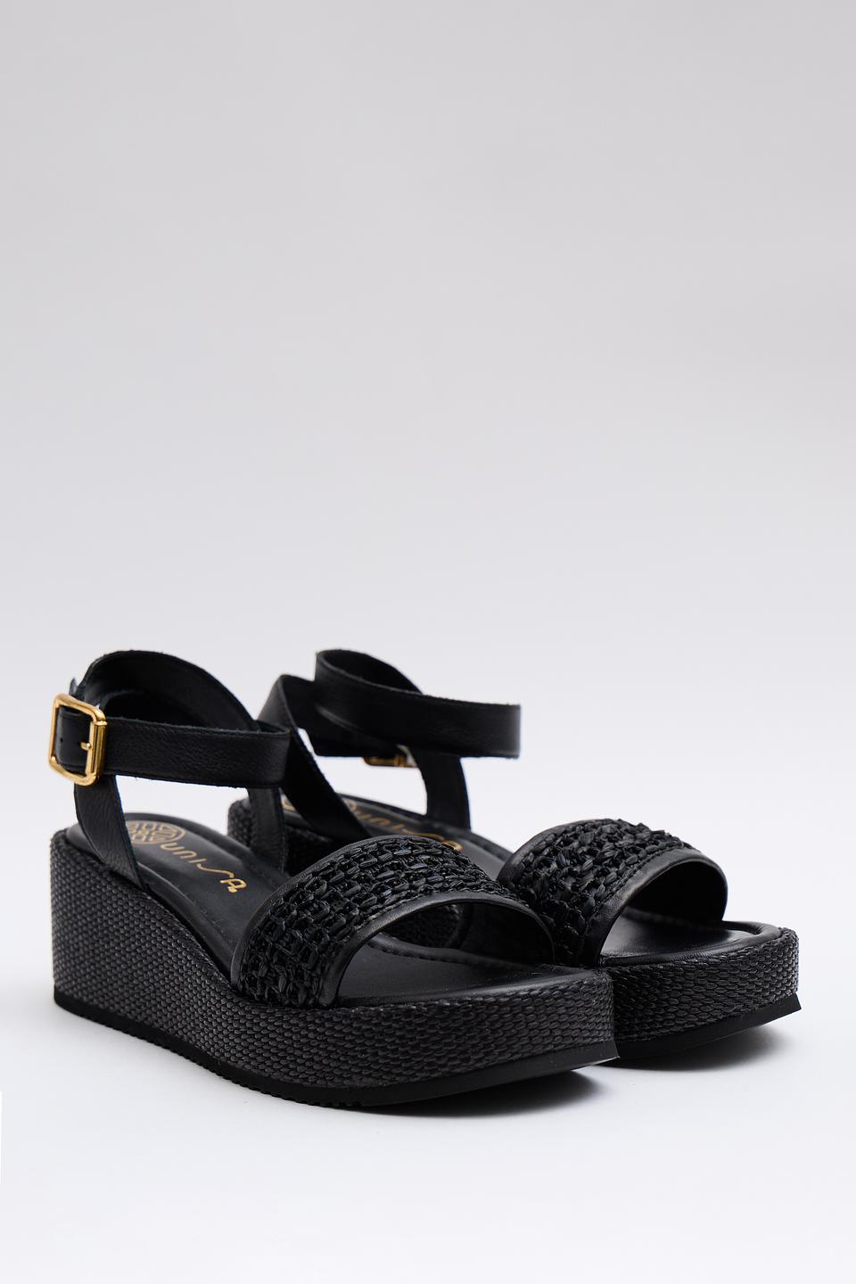 Сандалии Unisa на танкетке чёрные