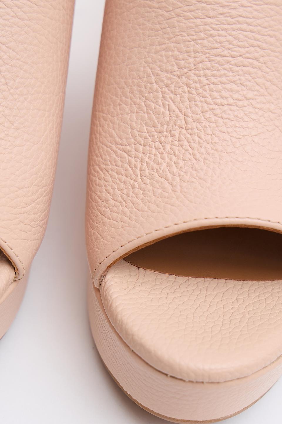 Шлепанцы Unisa на танкетке бежевые