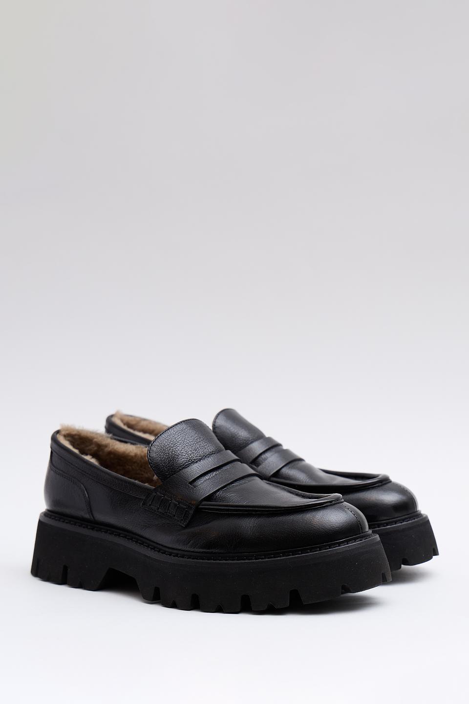 Лоферы Corvari на массивной подошве чёрные