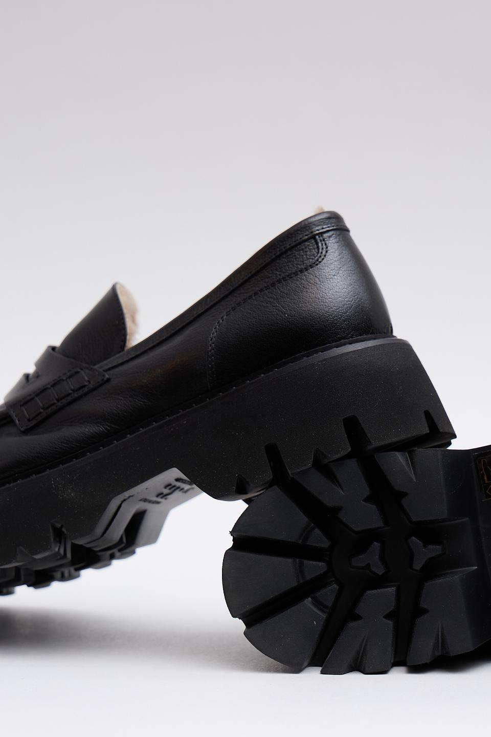 Лоферы Corvari на массивной подошве чёрные