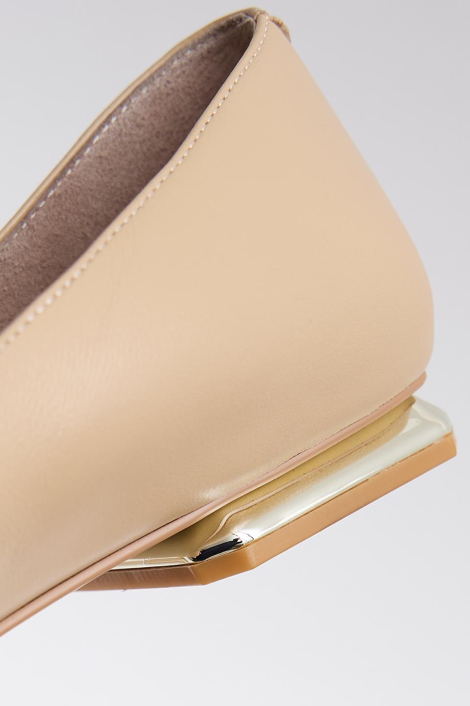 Бежевые туфли Marc Cain с острым носом