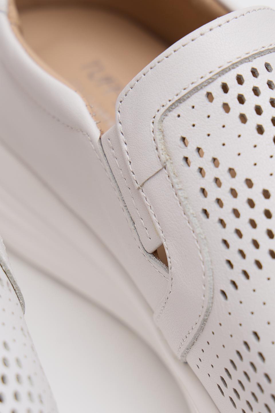 Слипоны Tuffoni перфорированные белые