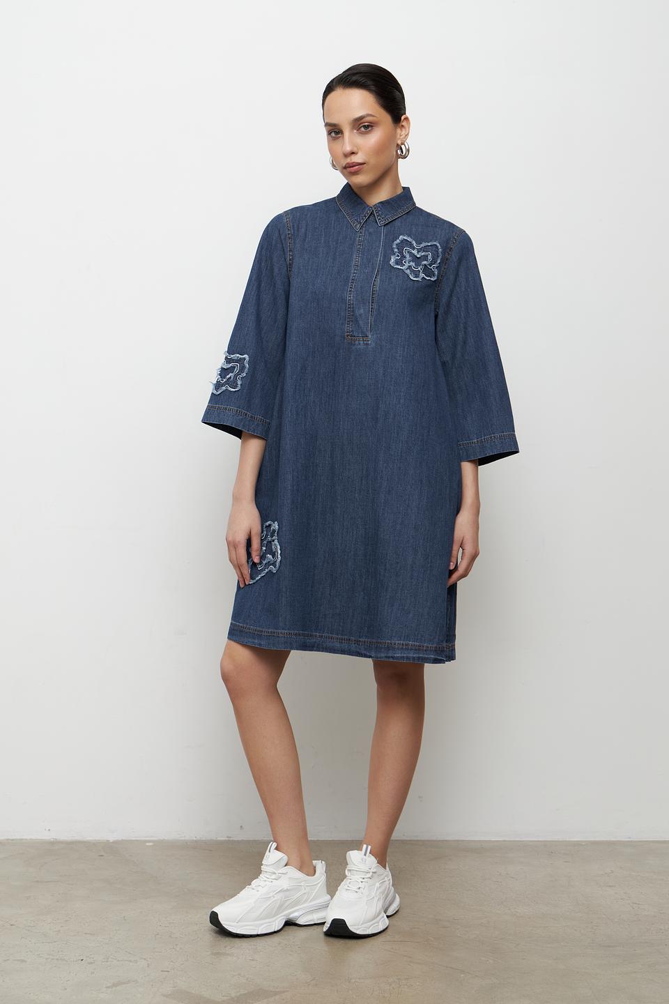 Платье Lecomte джинсовое с вышивкой