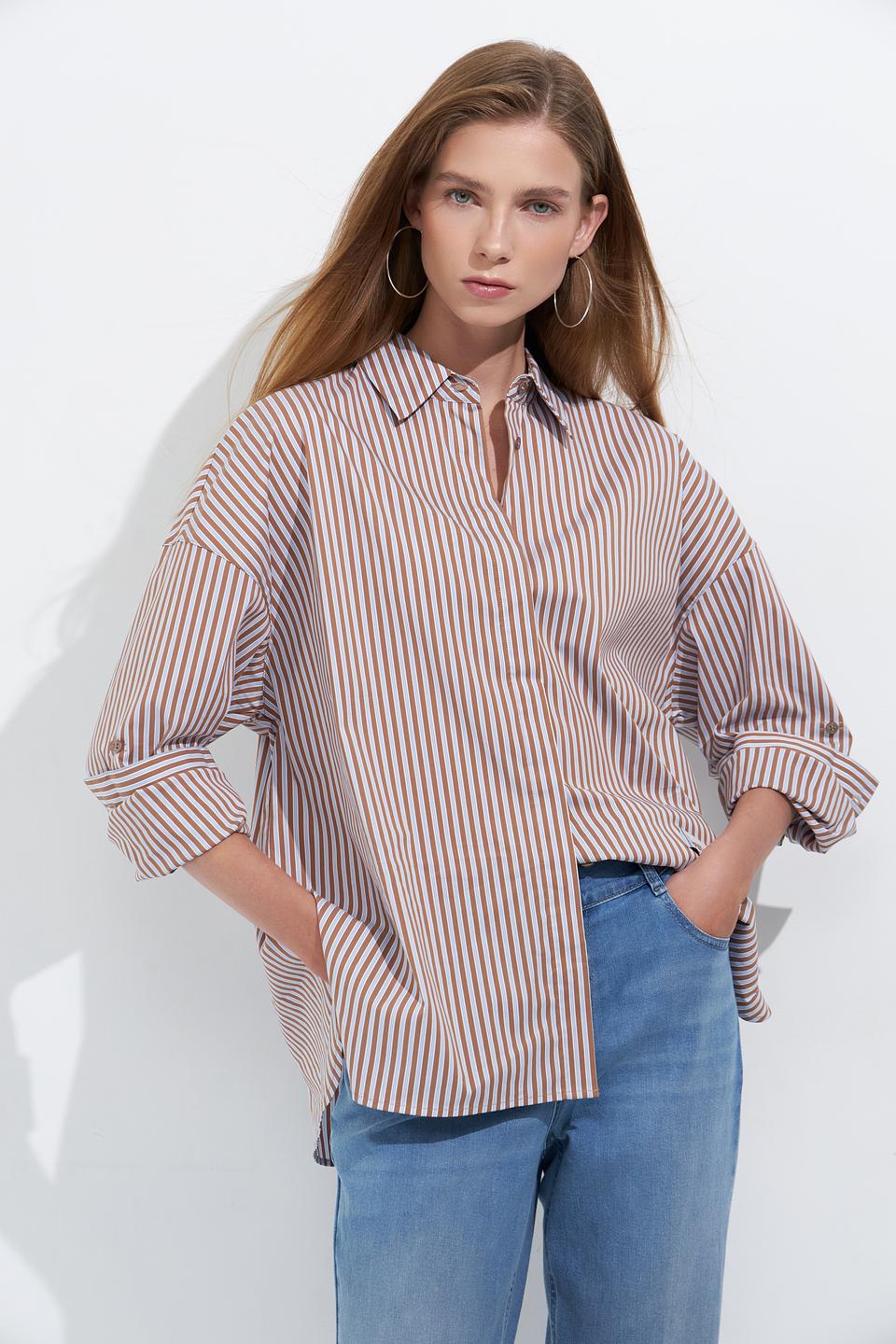 Блуза Lecomte с воланами бежевая