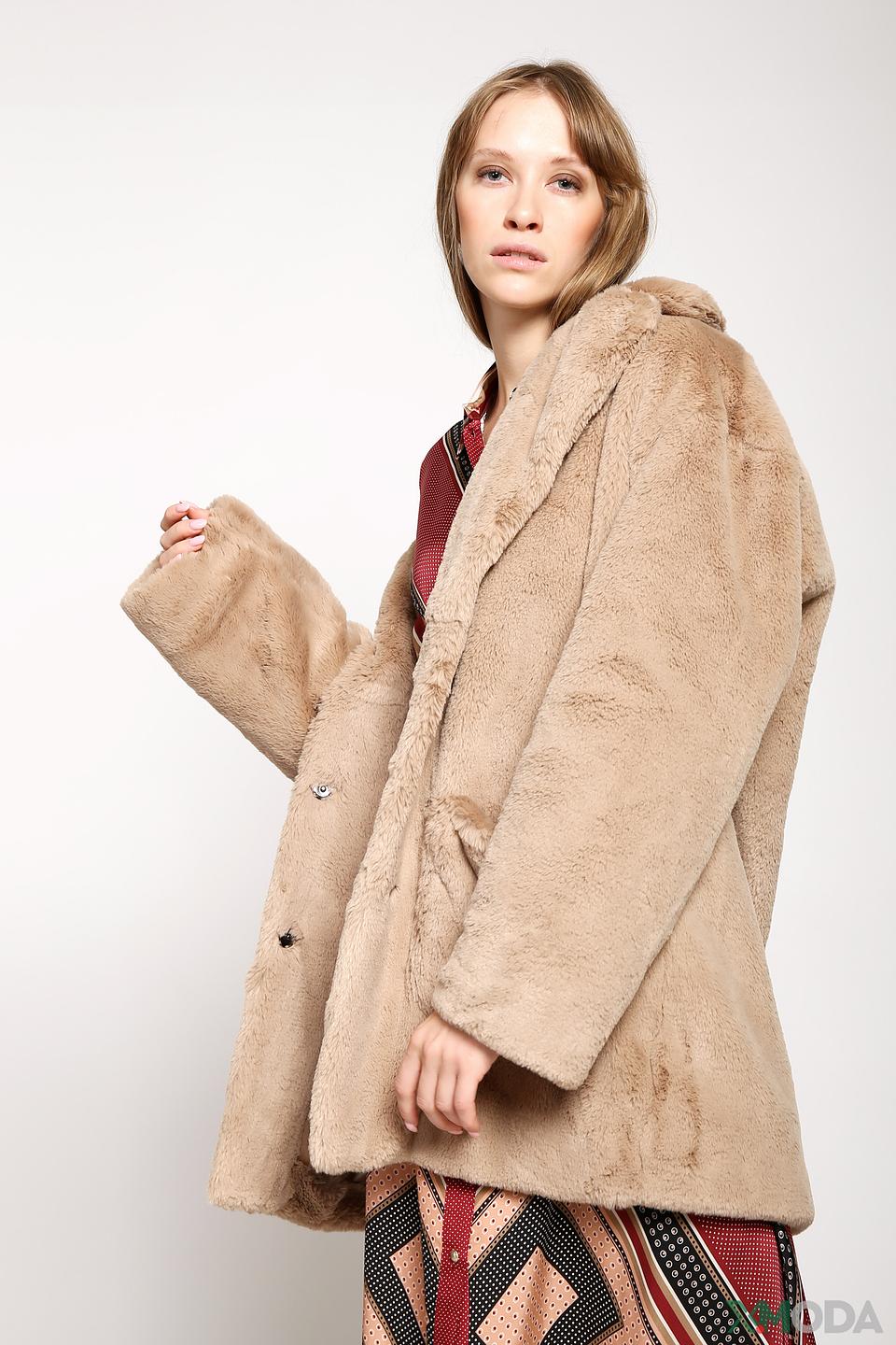 Шуба Blumlein and Lang бежевая