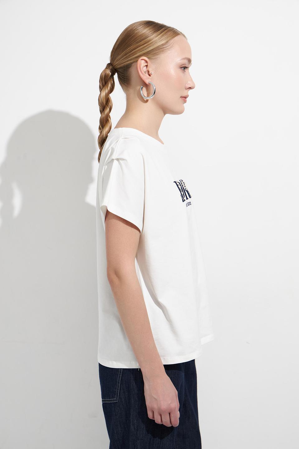 Футболка MORE and MORE с логотипом