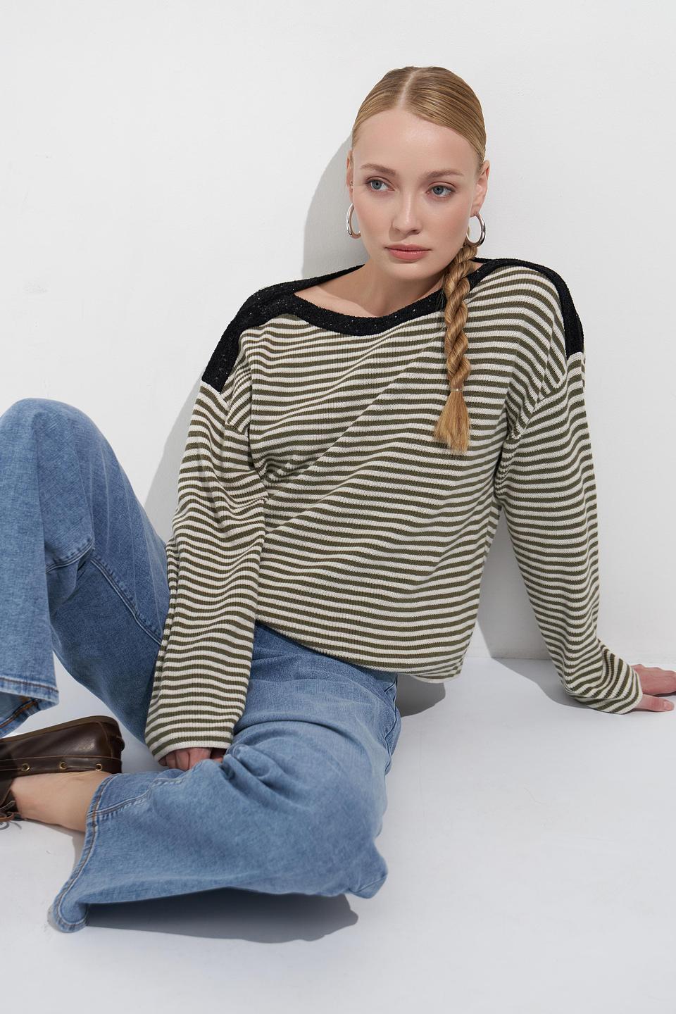 Пуловер Oui в полоску с пайетками