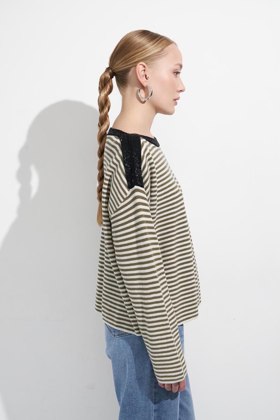 Пуловер Oui в полоску с пайетками