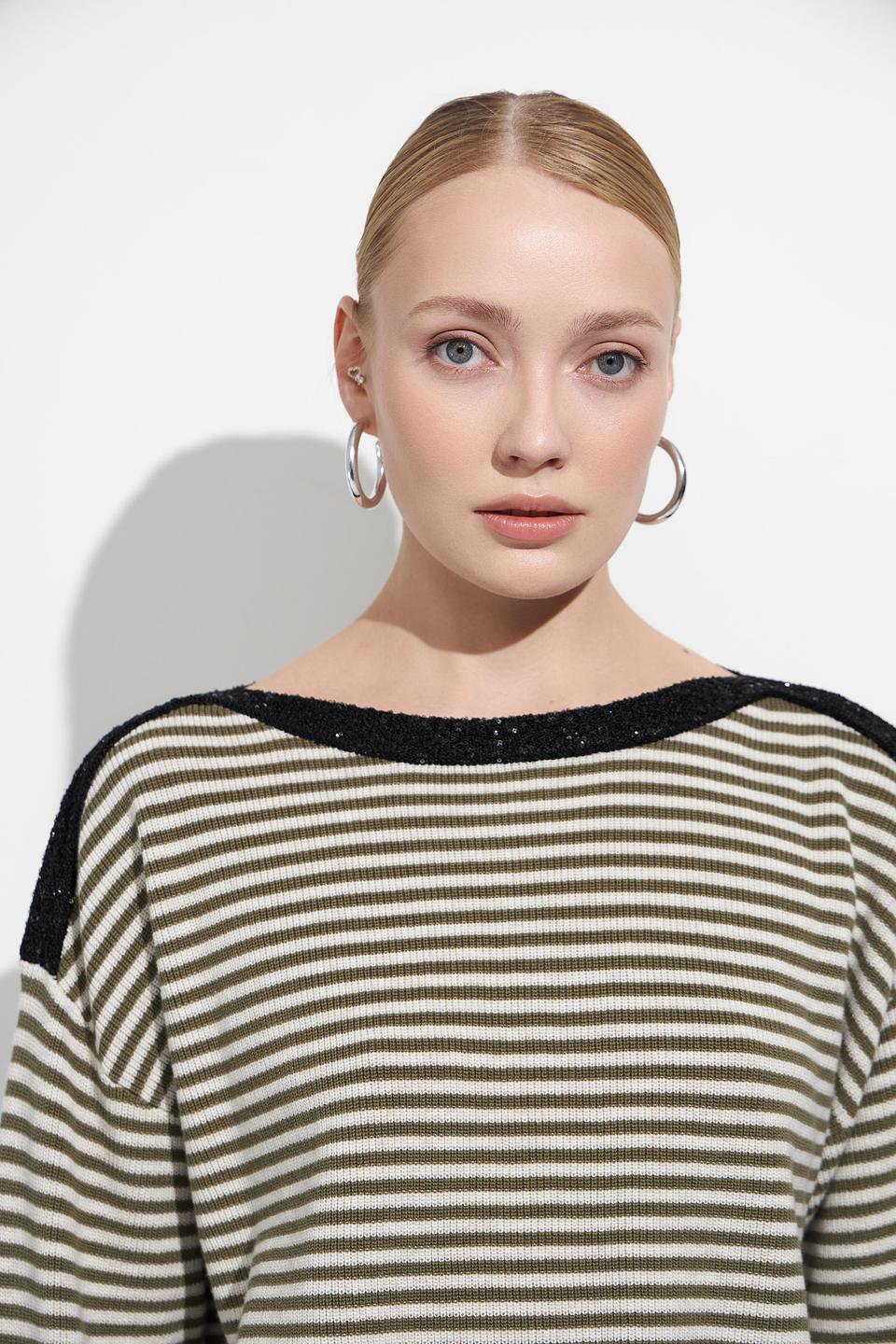 Пуловер Oui в полоску с пайетками