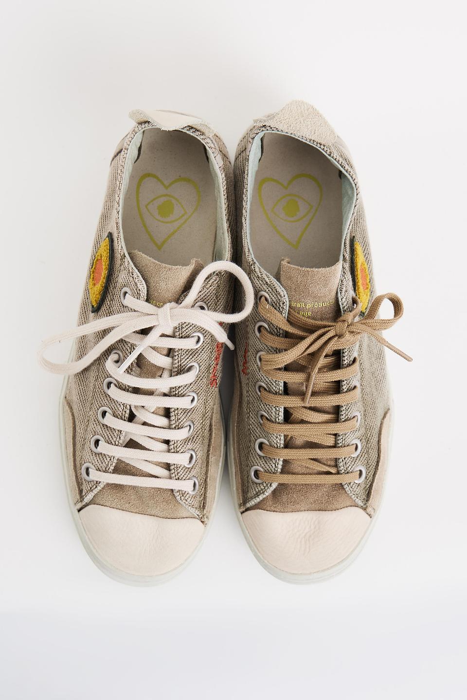 Сникерсы Satorisan с нашивкой