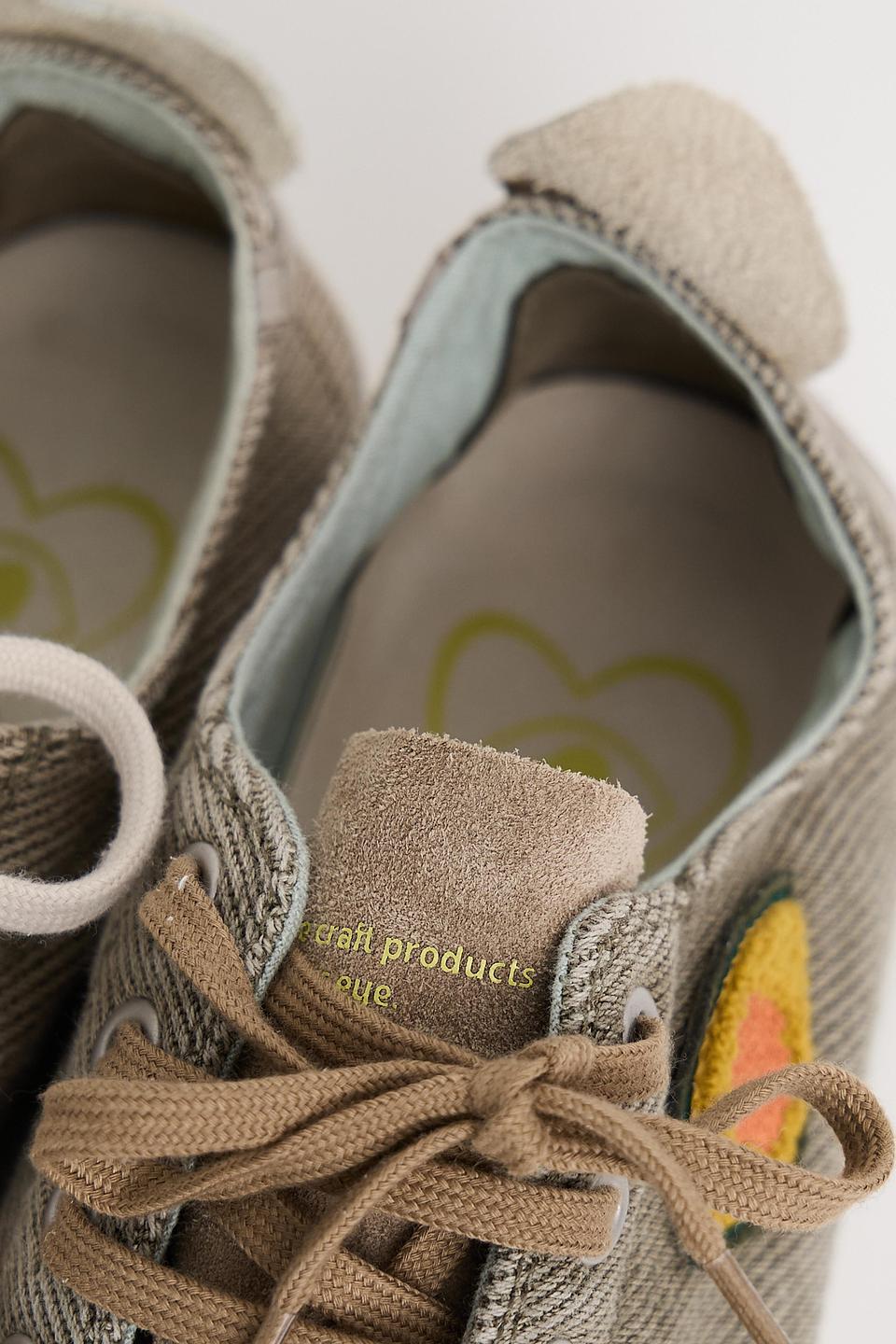 Сникерсы Satorisan с нашивкой