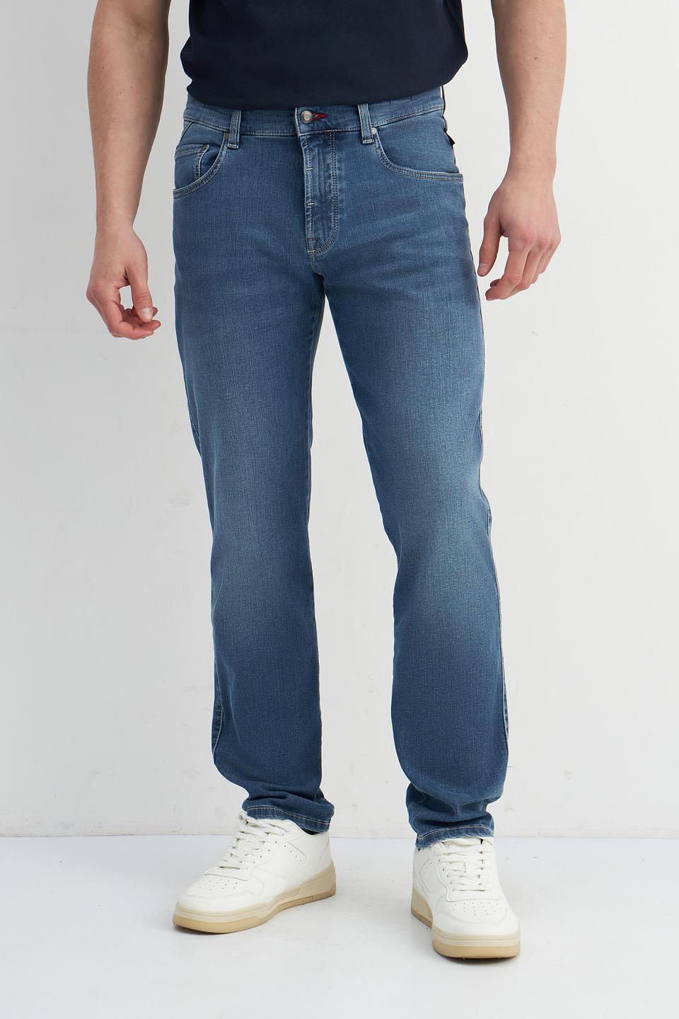 Джинсы Bugatti с красной вышивкой