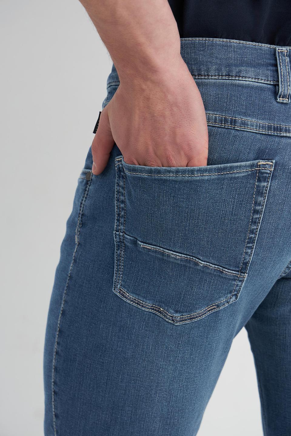 Джинсы Bugatti с красной вышивкой