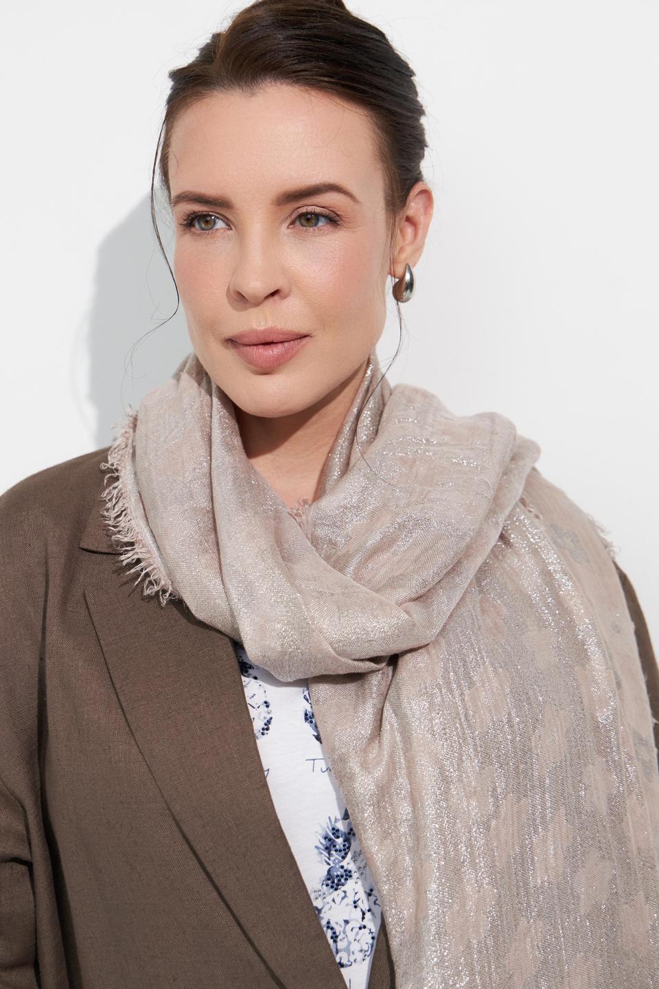 Бежевый палантин Gaia с мерцающим эффектом