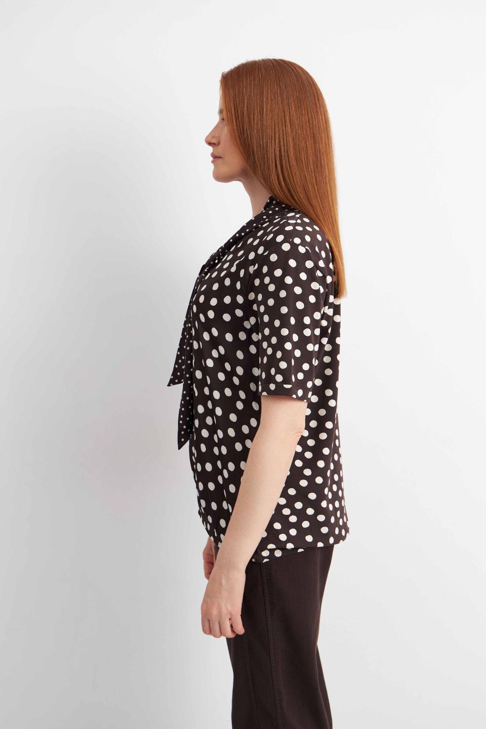Коричневая футболка в горох с бантом Rabe collection