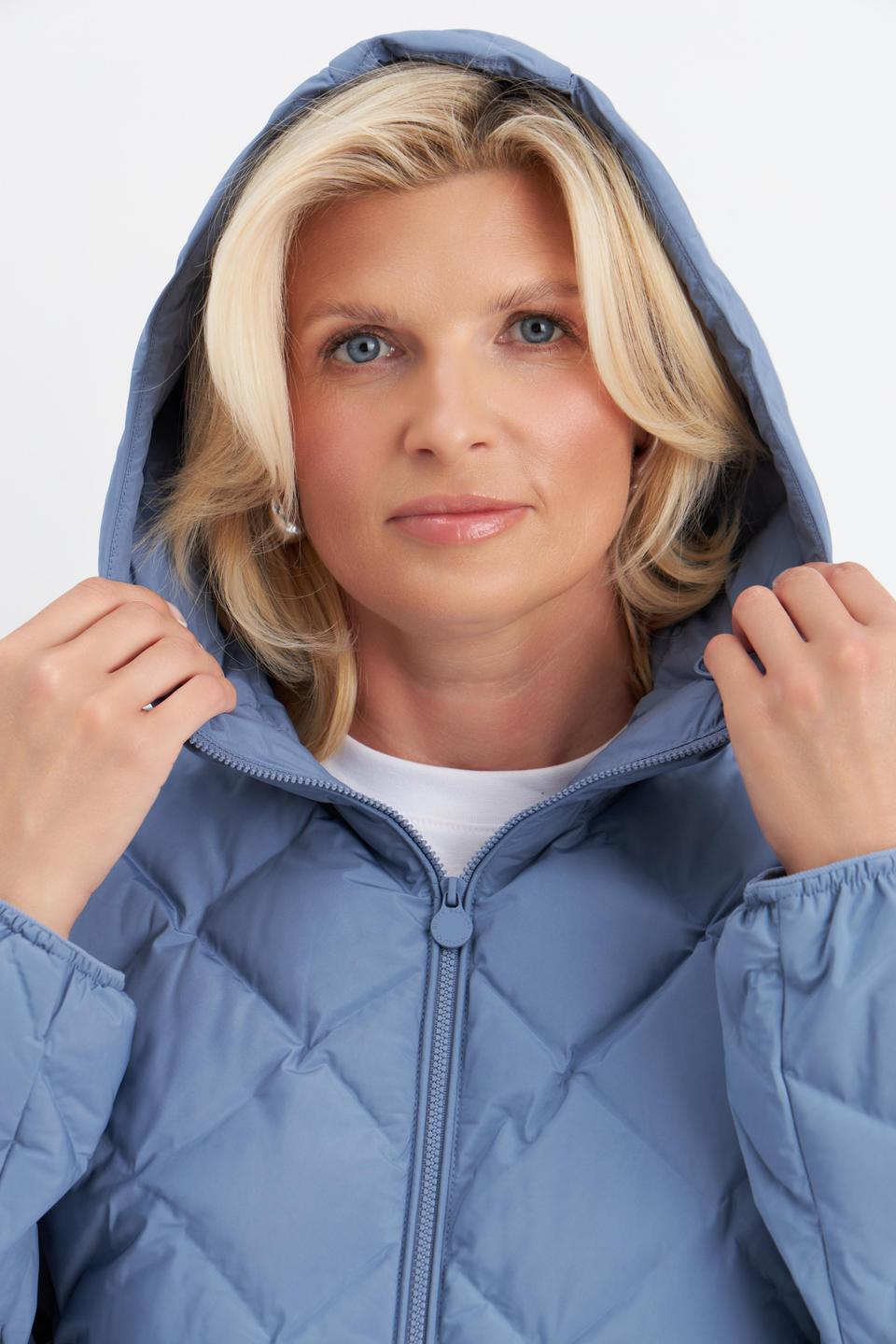 Светло-голубая стеганая куртка с капюшоном Betty Barclay outdoor