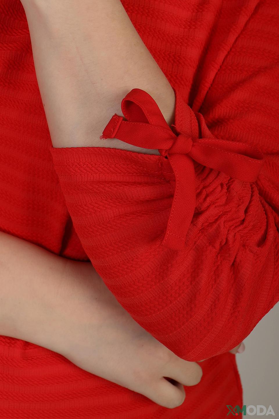 Пуловер Pezzo с рукавами-завязками красный