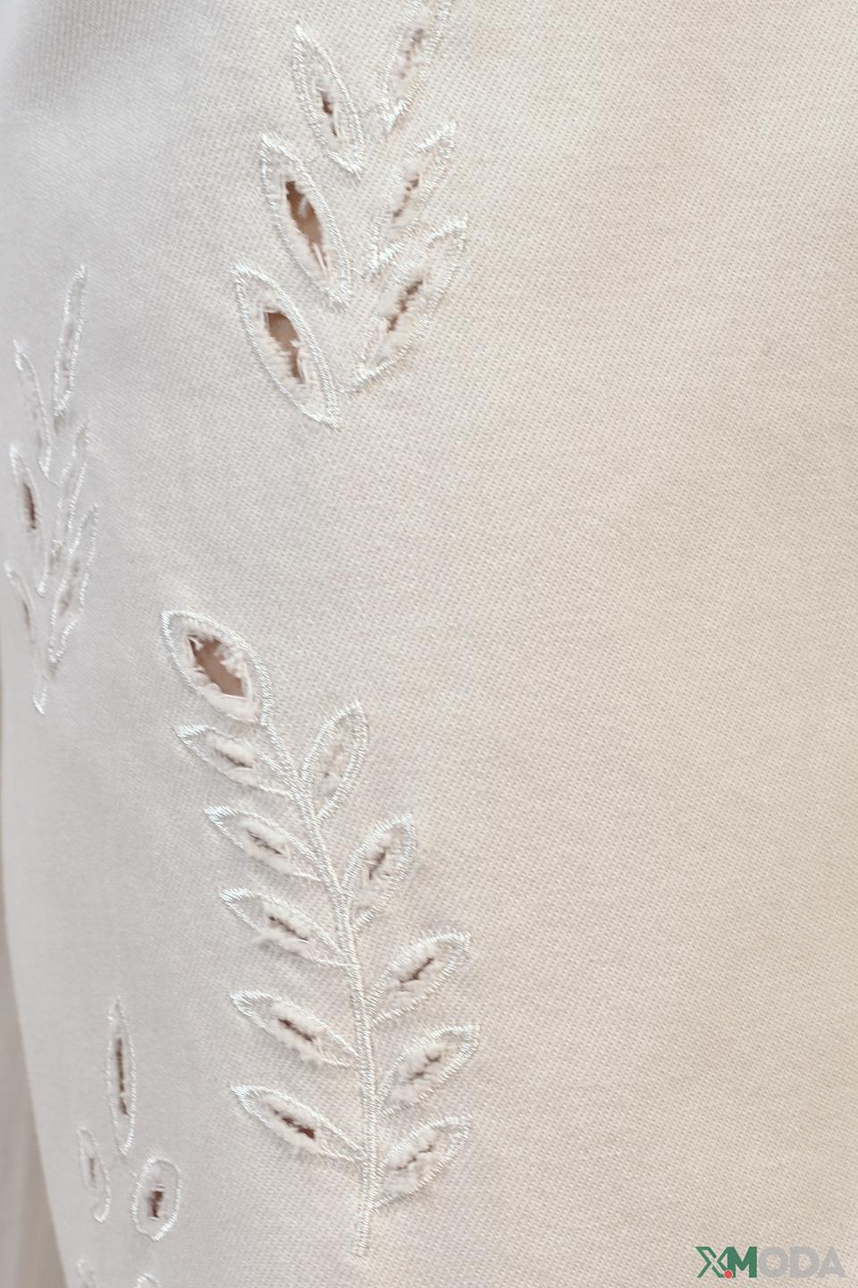 Джинсы Apart с вышивкой