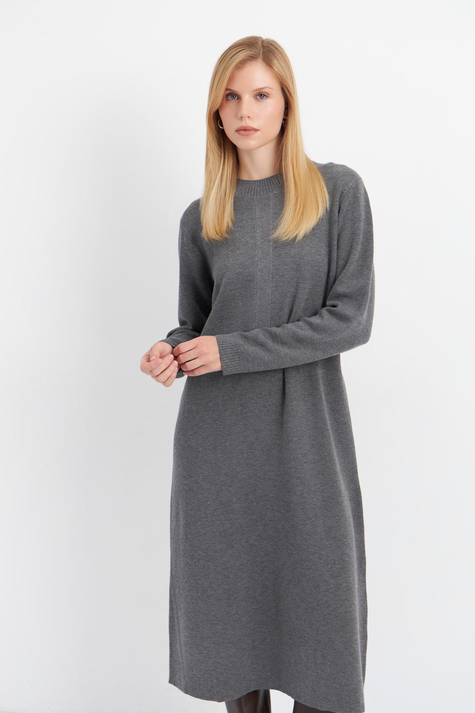 Серое трикотажное платье UNQ