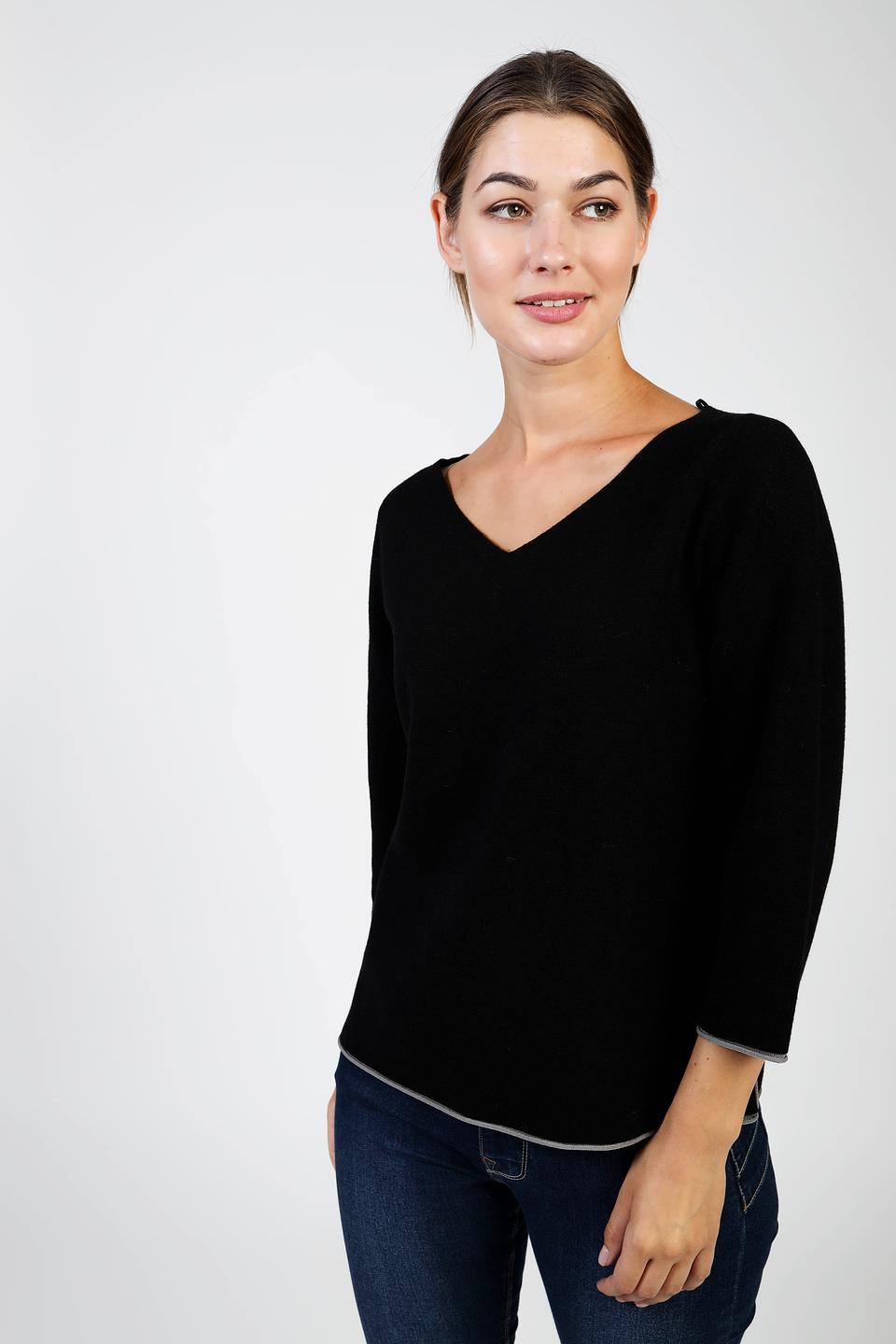 Пуловер Pezzo чёрный с V-образным вырезом