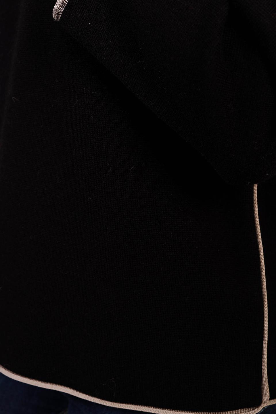 Пуловер Pezzo чёрный с V-образным вырезом