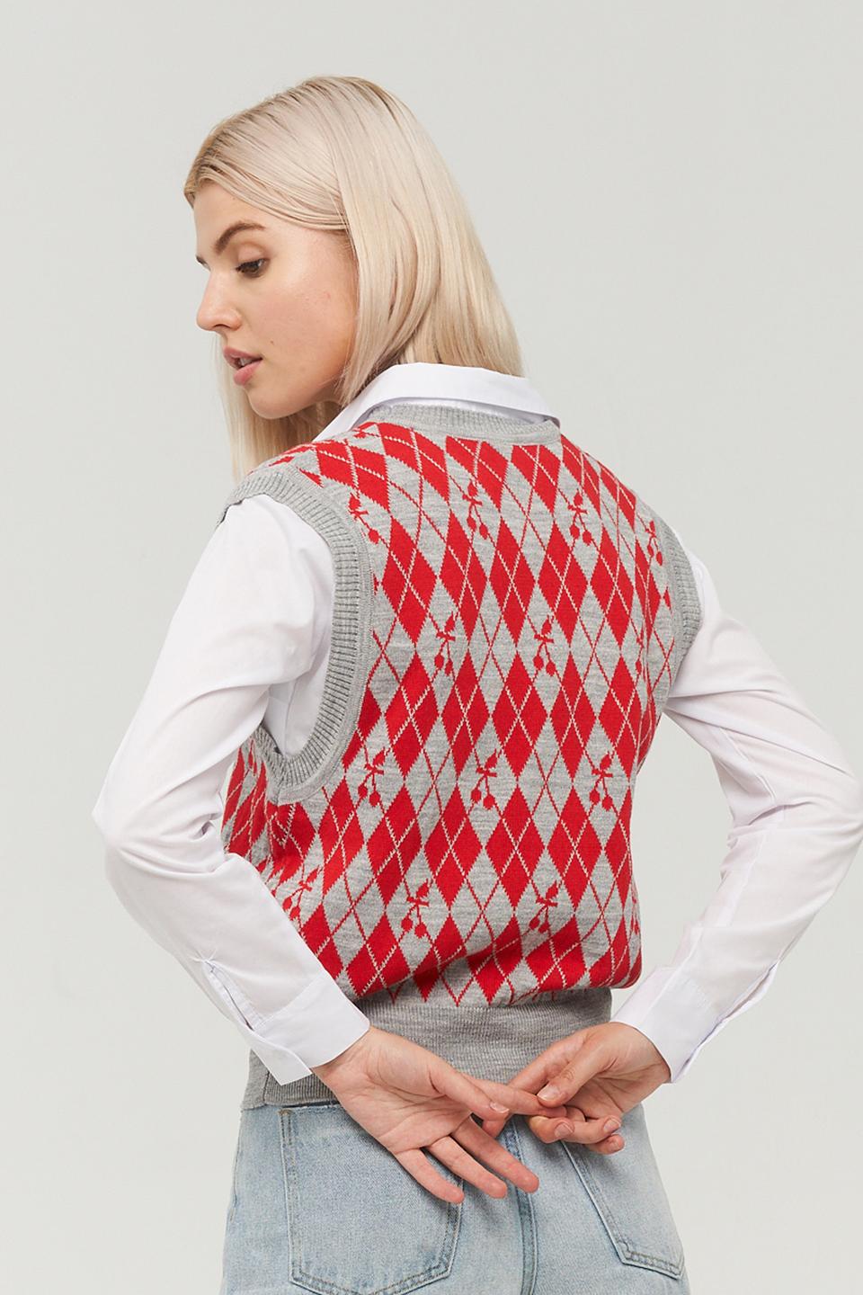 Жилет BE YOU в ромбик красный