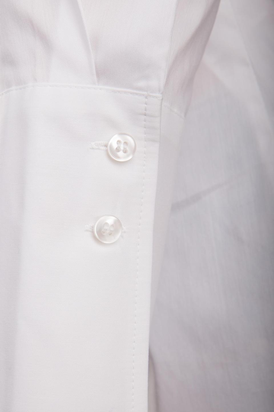 Блуза Comma белая с металлическим декором на воротнике