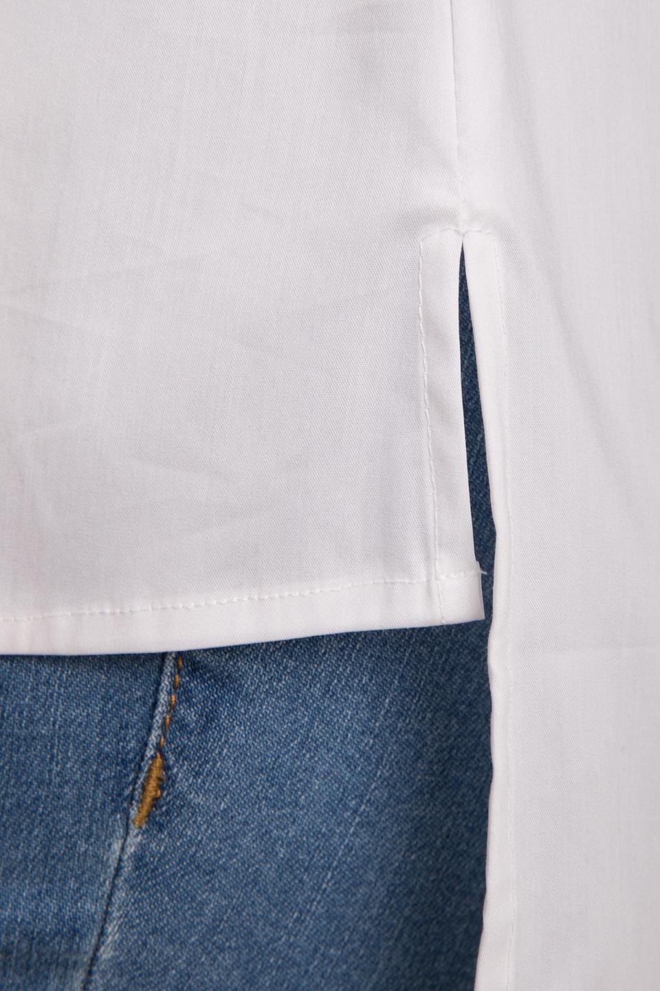 Блуза Comma белая с металлическим декором на воротнике