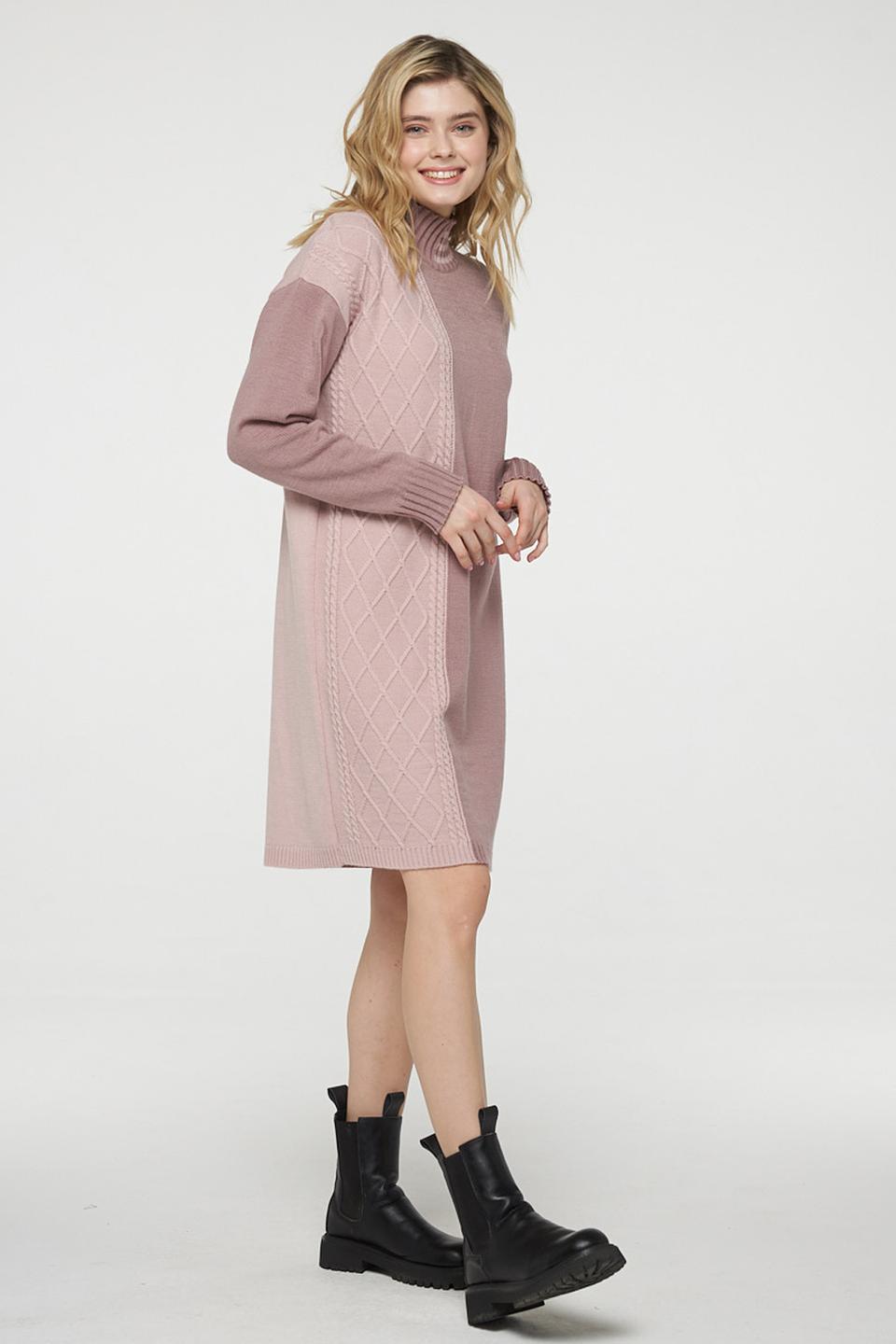 Платье VAY вязаное с косами пудровое