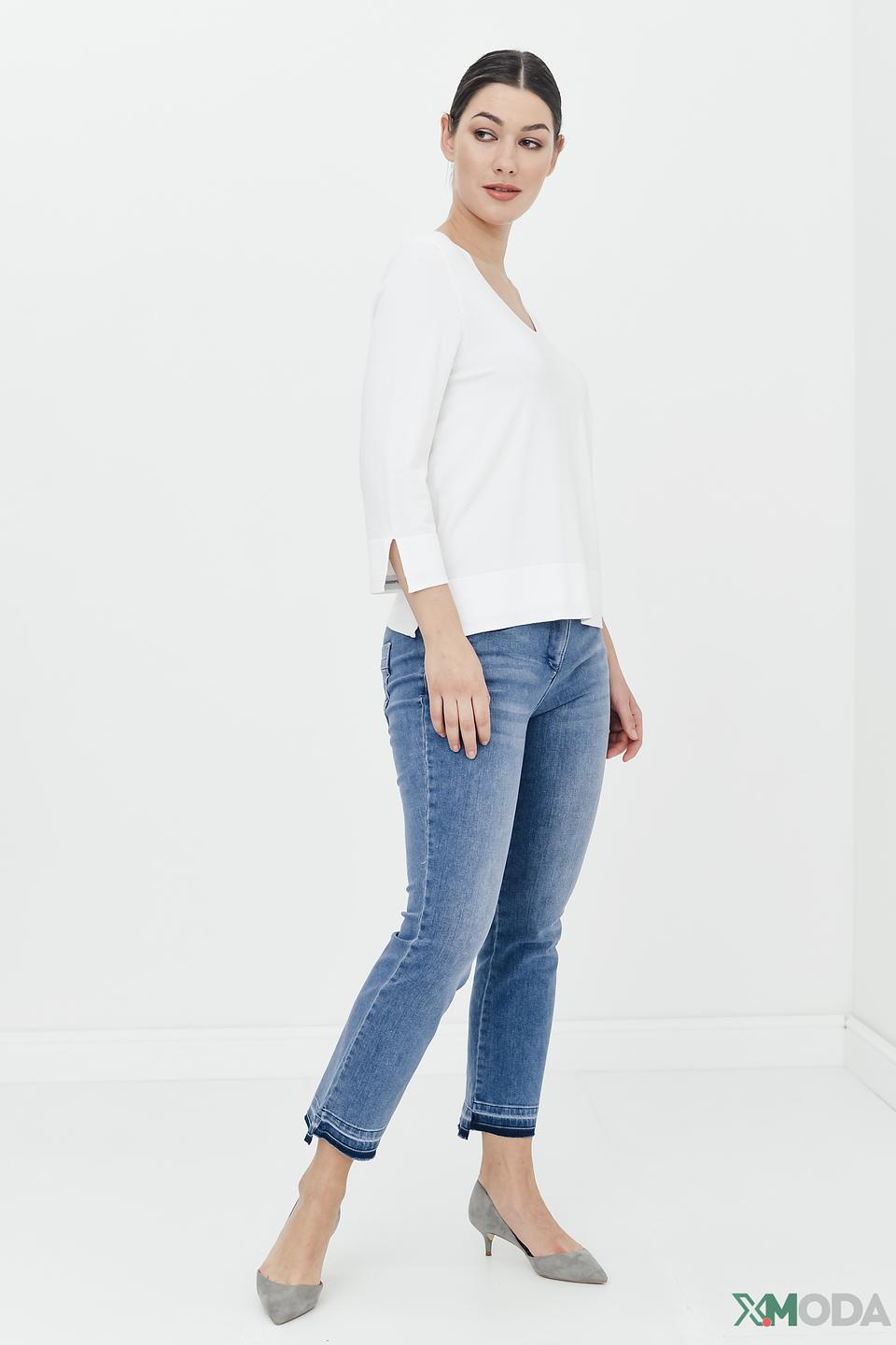 Пуловер Pezzo белый с V-образным вырезом