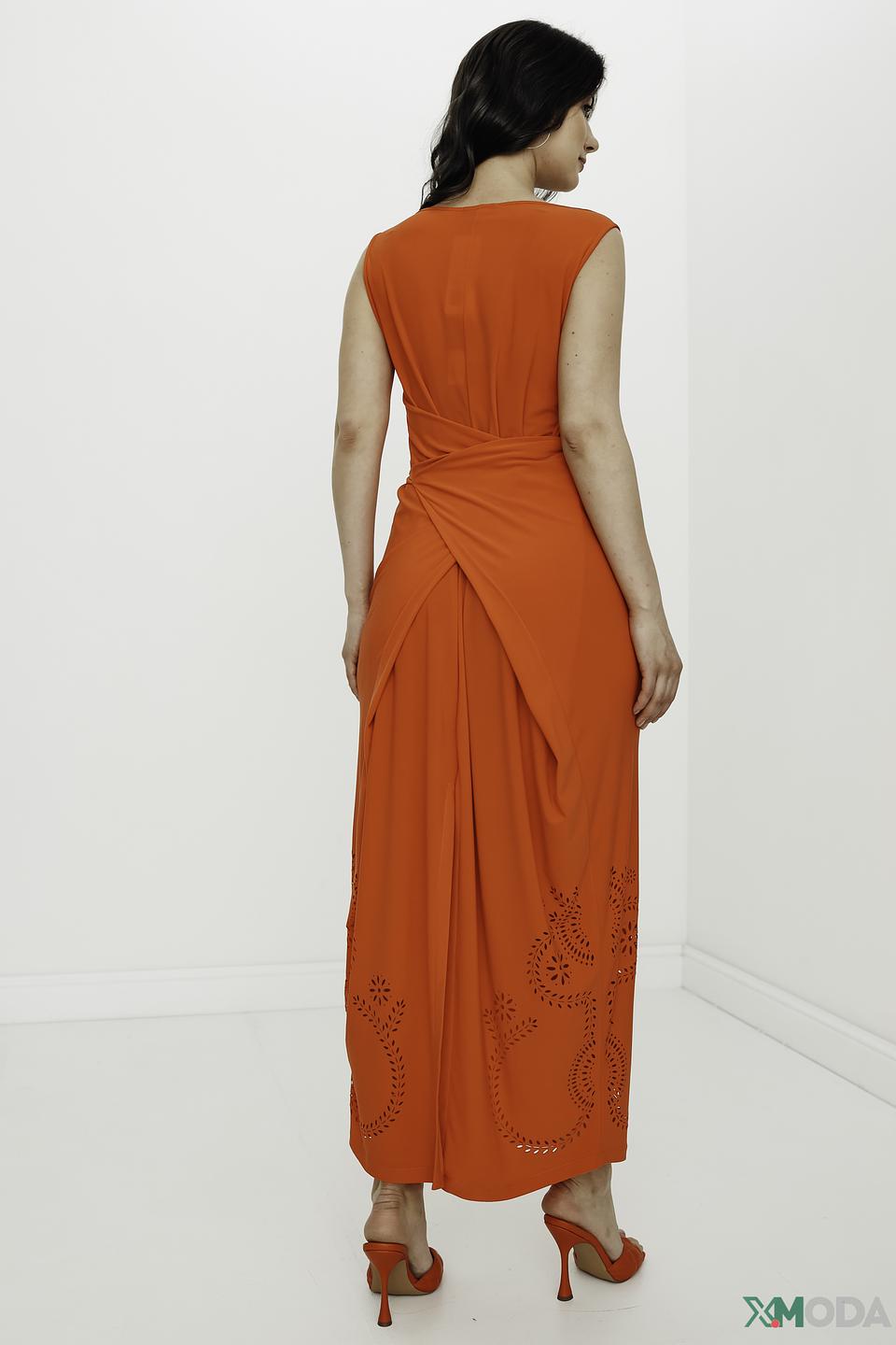 Платье Tricot Chic алое с вырезом