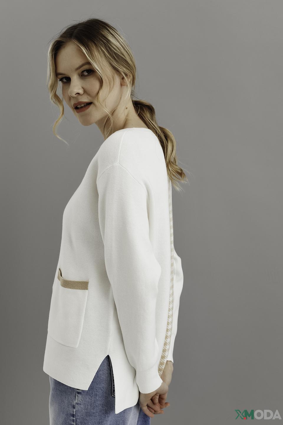 Пуловер Oui с карманом молочный