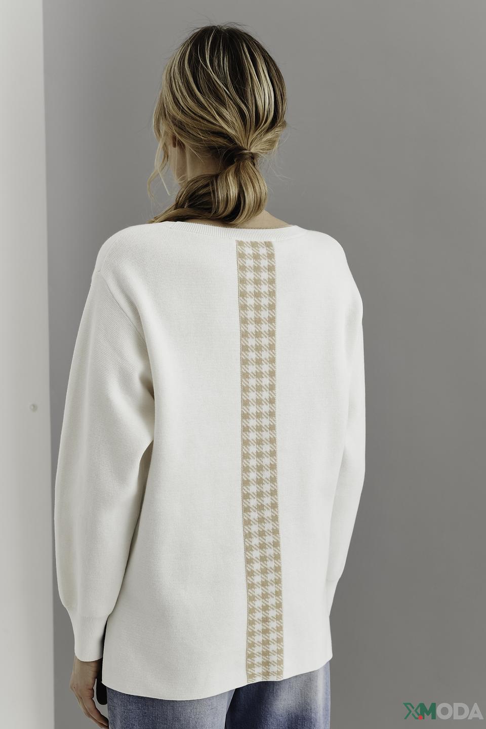 Пуловер Oui с карманом молочный