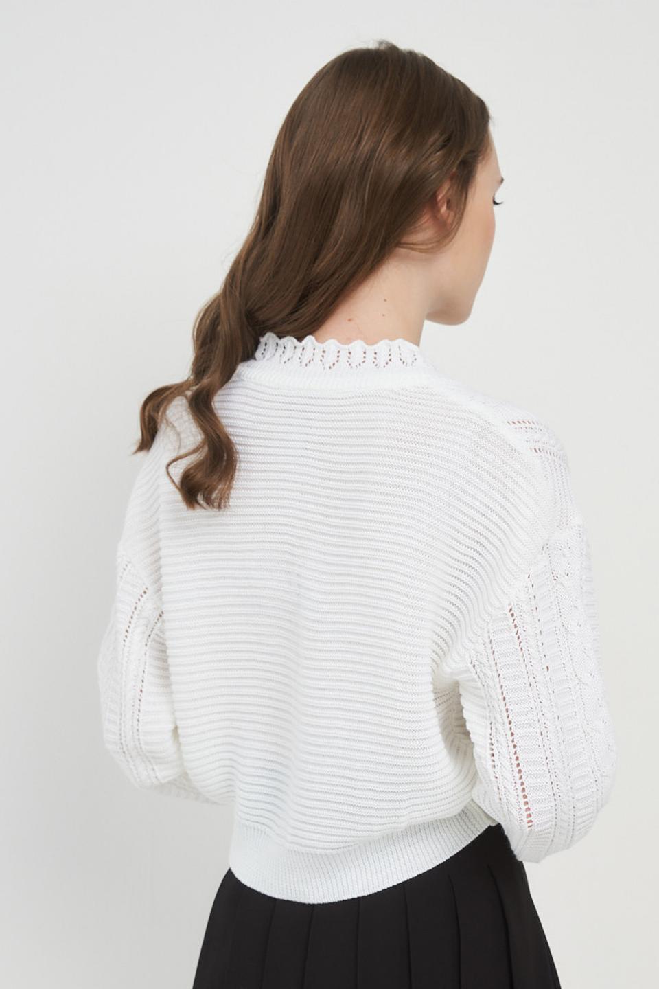 Джемпер BE YOU с V-образным вырезом белый