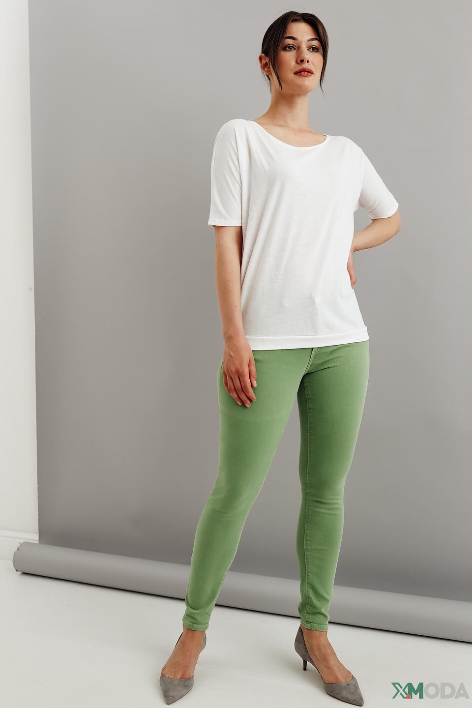 Футболка QS женская белая с вырезом