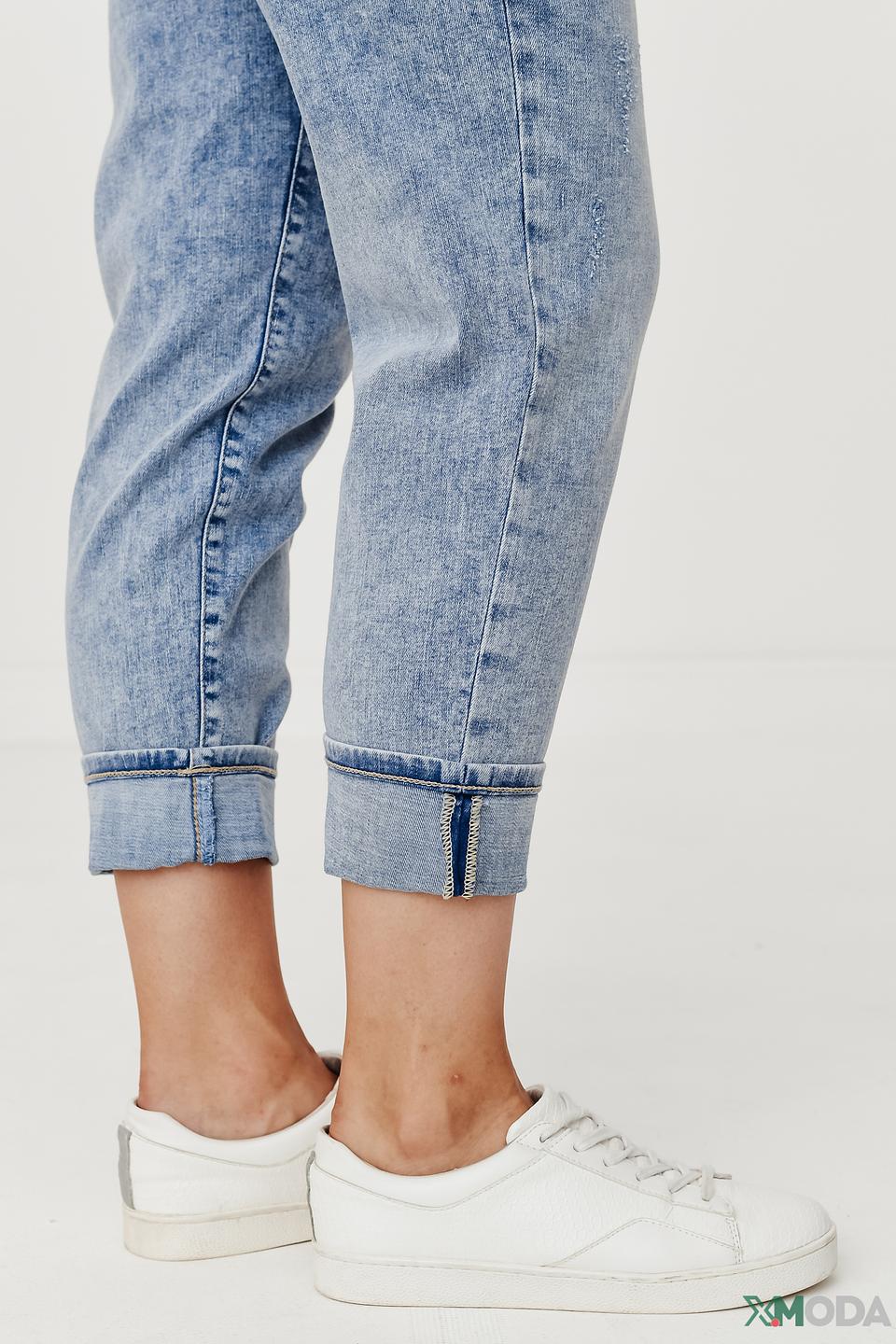 Джинсы MAC с потертостями голубые