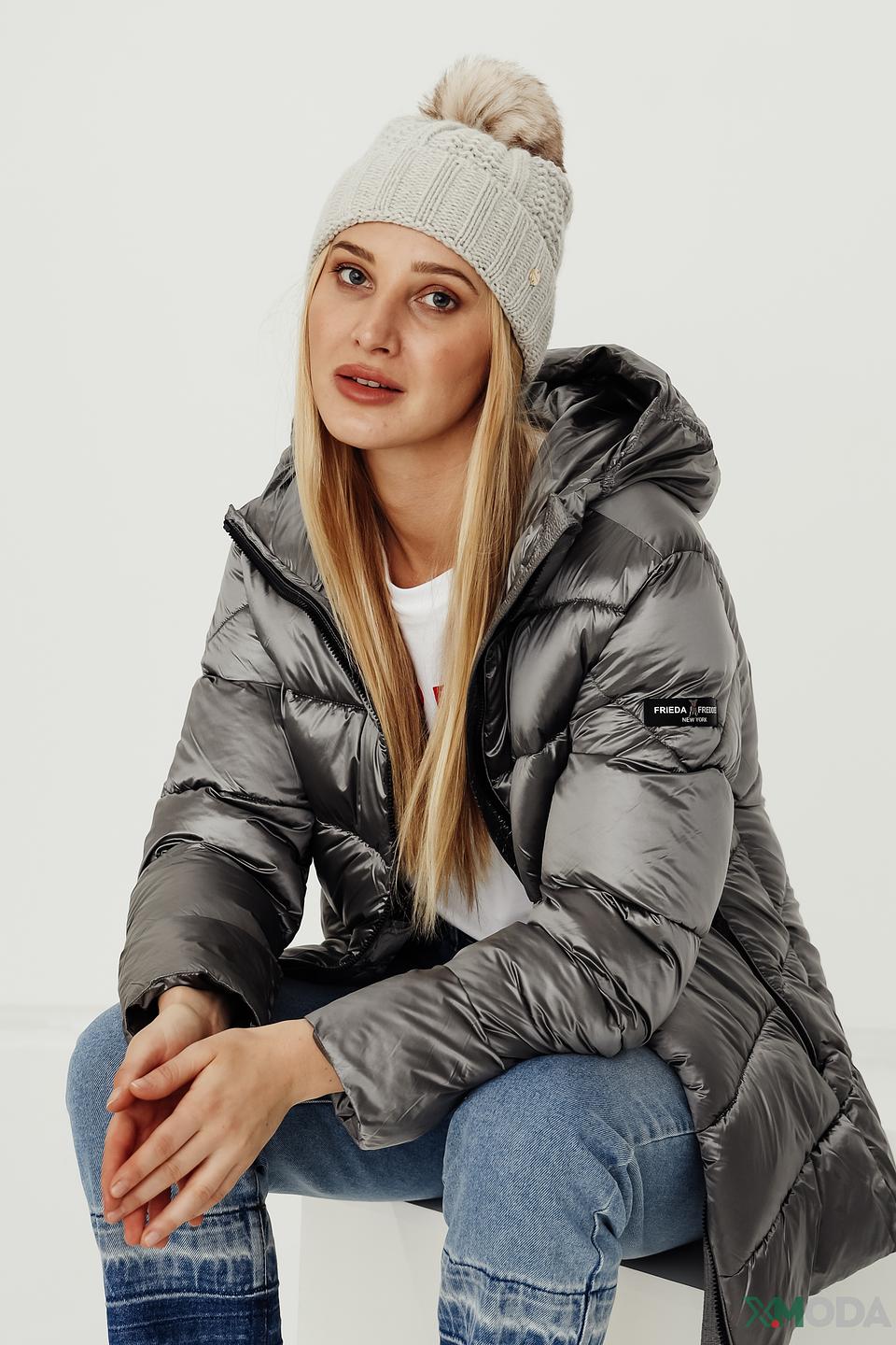 Шапка Coccinelle вязаная с помпоном