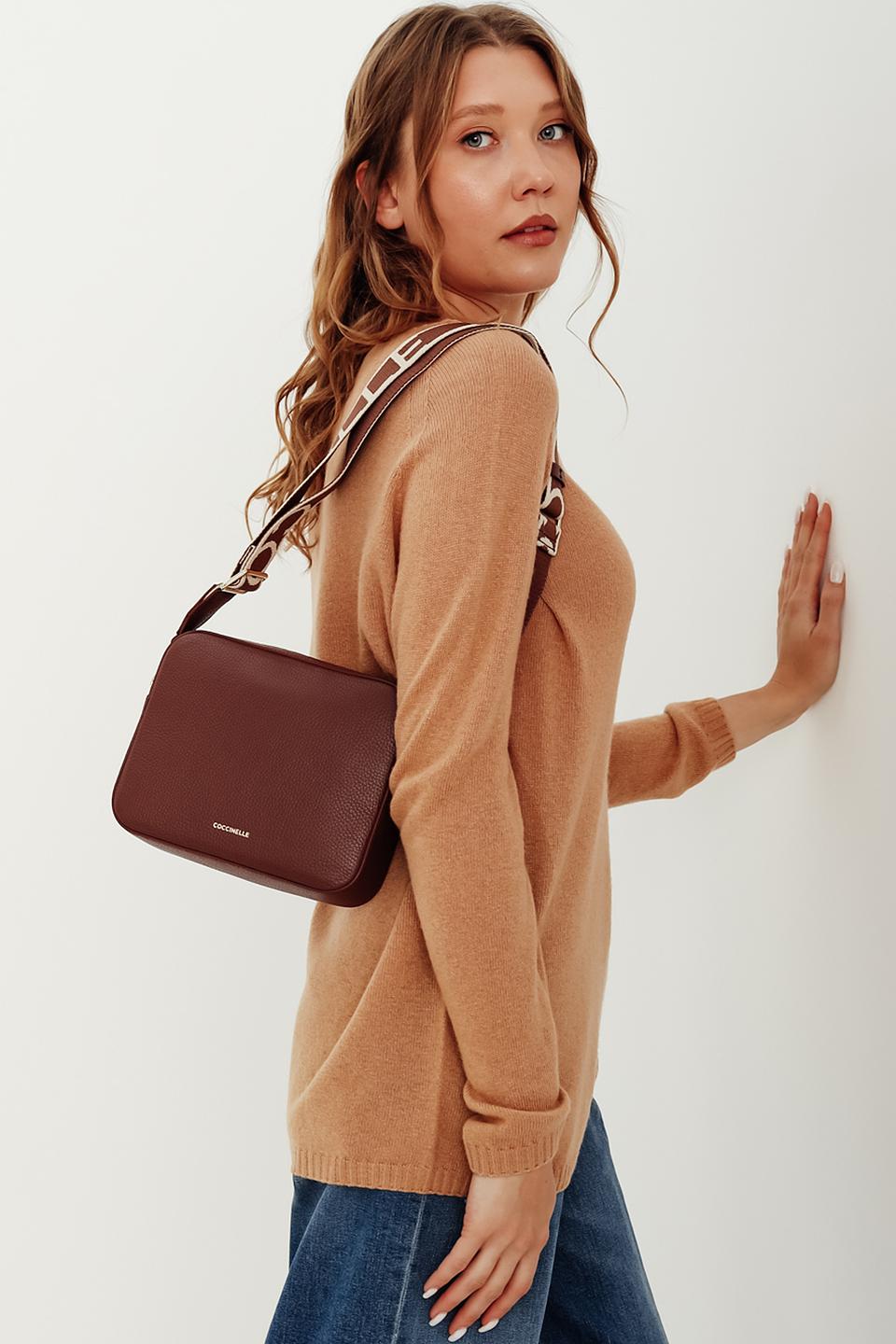 Сумка через плечо Coccinelle бордовая