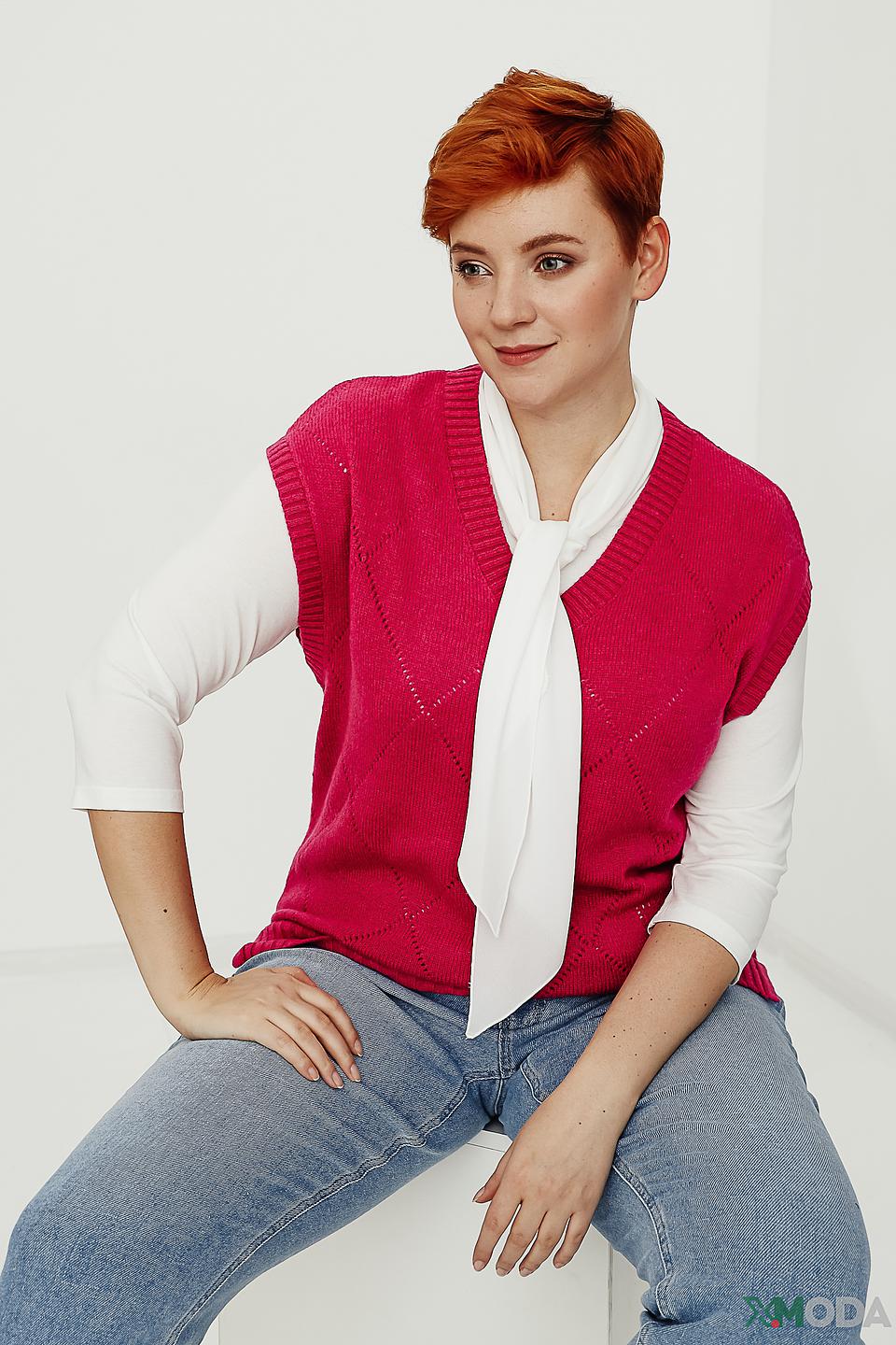 Жилет Bianca малиновый с узором