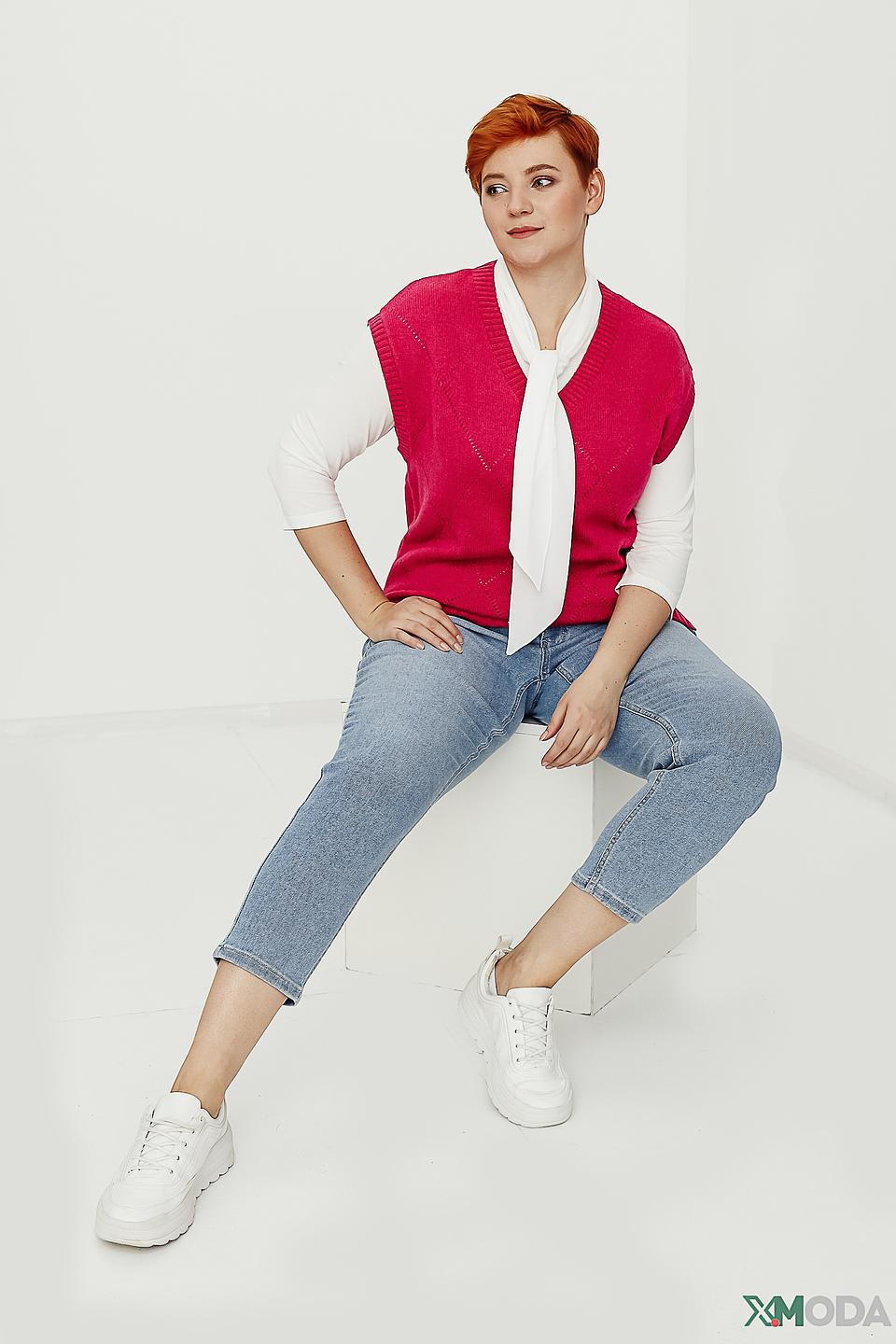 Жилет Bianca малиновый с узором