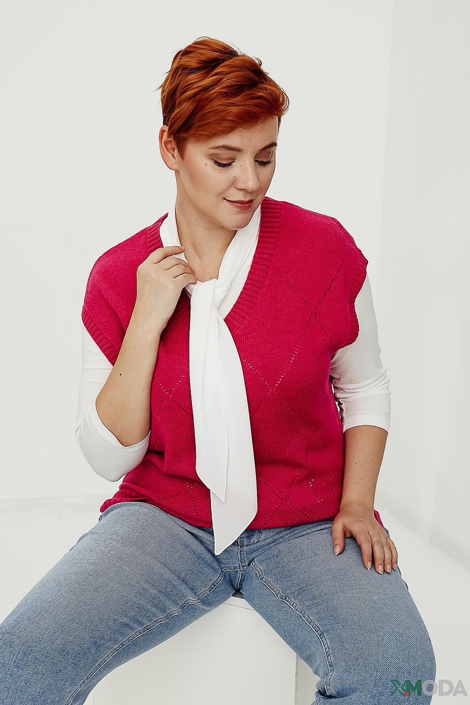 Жилет Bianca малиновый с узором