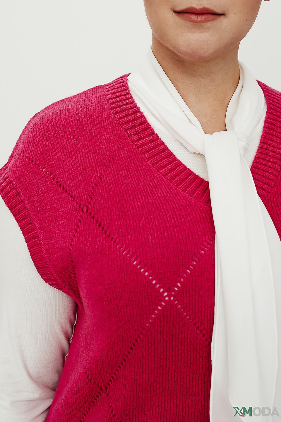 Жилет Bianca малиновый с узором