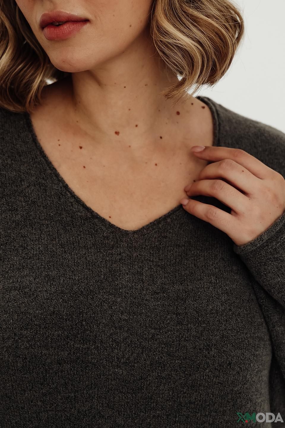 Пуловер Frapp V-образный вырез серый