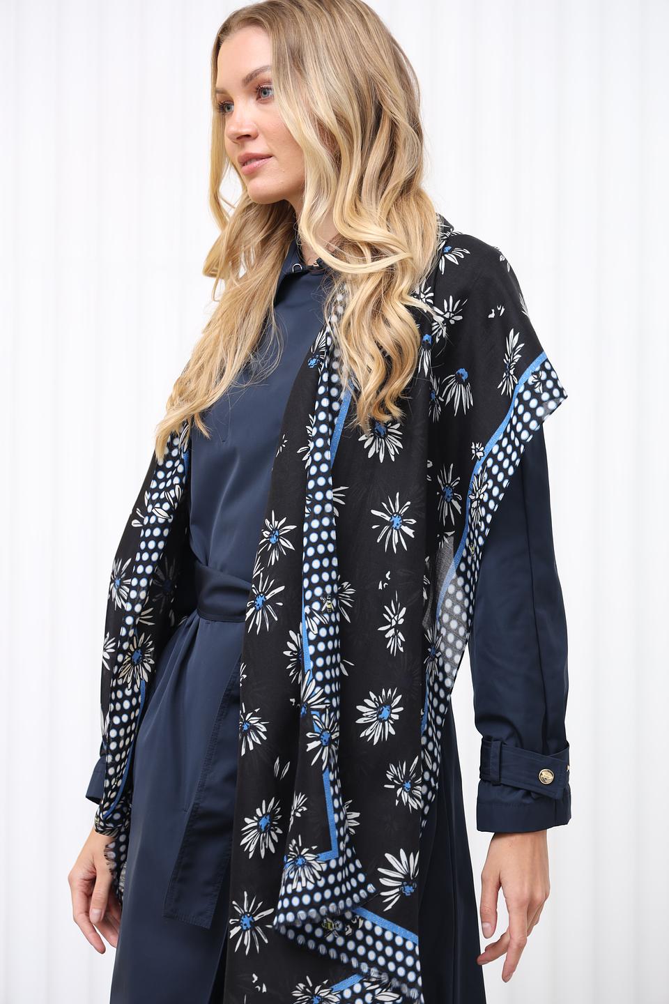 Платок Marc Cain с цветами