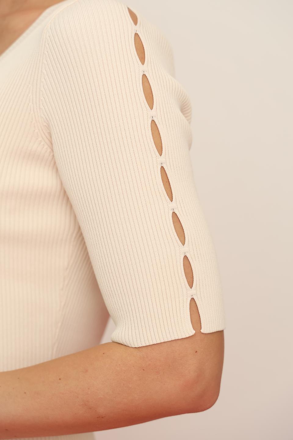 Джемпер Marciano бежевый с разрезами